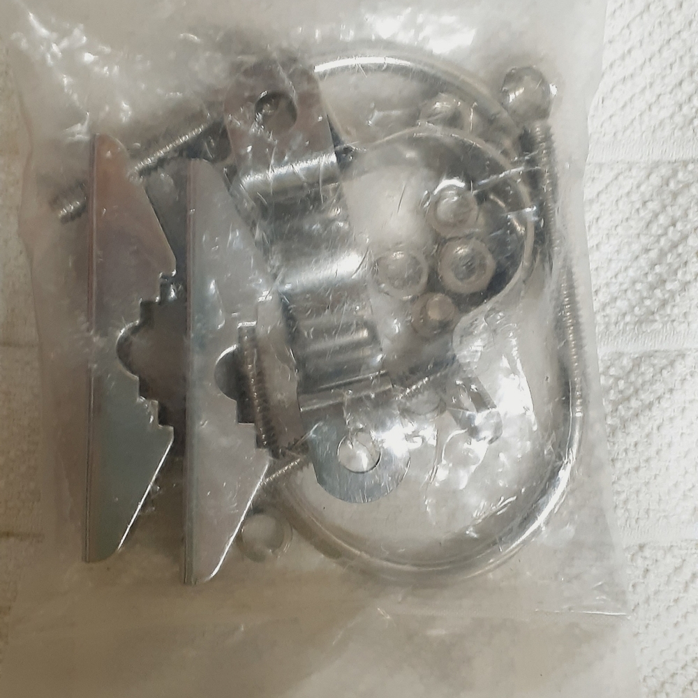 Small bag of miscellaneous metal parts - Picture 3 of 5